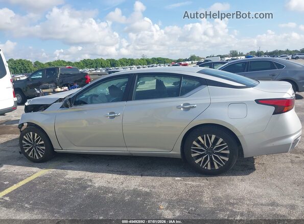 1N4BL4DVXSN377668 2025 NISSAN ALTIMA Silver Widok wnętrza 360 stopni