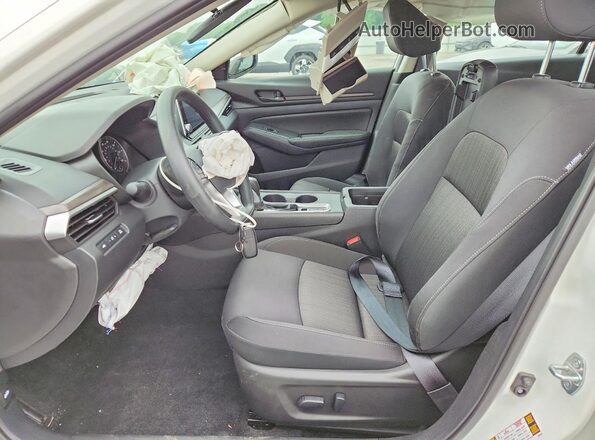 1N4BL4DW3TN313093 2026 NISSAN ALTIMA White Widok wnętrza z przodu