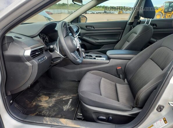 1N4BL4DW4TN308677 2026 NISSAN ALTIMA Серебряный Вид салона спереди