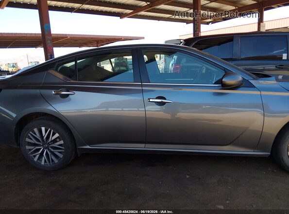 1N4BL4DW9PN358271 2023 NISSAN ALTIMA Gray Vista interior trasera