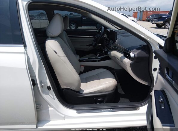 1N4BL4EV0RN412663 2024 NISSAN ALTIMA White Front interior view