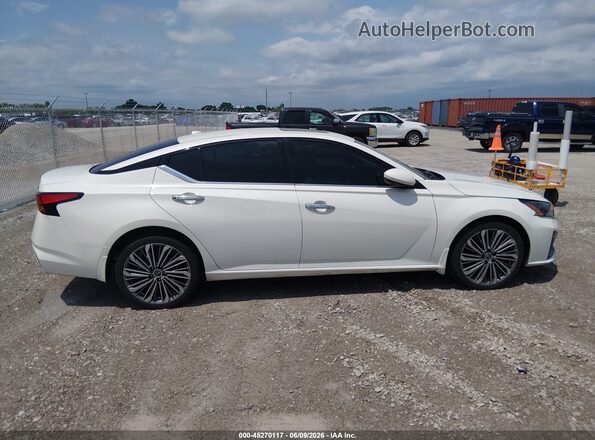 1N4BL4EV0RN412663 2024 NISSAN ALTIMA White Rear interior view