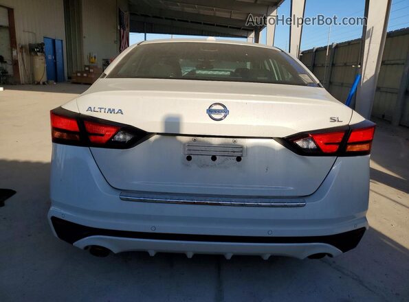 1N4BL4EV4MN308802 2021 NISSAN ALTIMA White Rear view