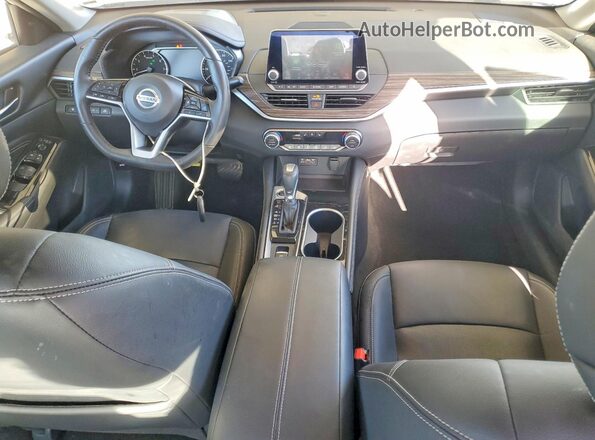 1N4BL4EV4MN308802 2021 NISSAN ALTIMA White Dashboard view
