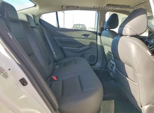 1N4BL4EV4MN308802 2021 NISSAN ALTIMA White Rear seats view
