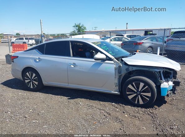 1N4BL4EV8KC201695 2019 NISSAN ALTIMA Silver Widok wnętrza z tyłu