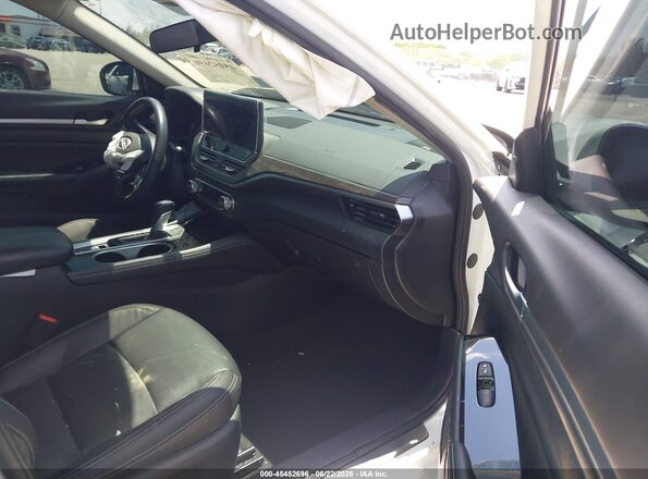 1N4BL4EW9RN382832 2024 NISSAN ALTIMA White Front interior view