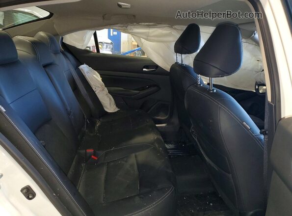 1N4BL4FW6RN301333 2024 NISSAN ALTIMA White Հետևի նստատեղերի տեսք