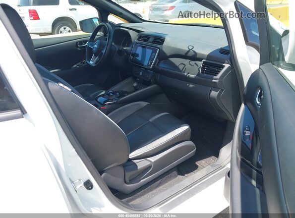 1N4BZ1DPXLC305915 2020 NISSAN LEAF Белый Вид салона спереди