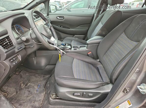 1N4CZ1CV0RC556763 2024 NISSAN LEAF Серый Вид салона спереди