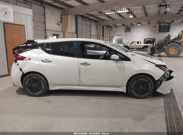 1N4CZ1CV1PC560592 2023 NISSAN LEAF White Rear interior view