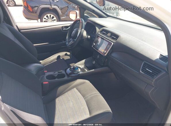 1N4CZ1CV2PC552016 2023 NISSAN LEAF Белый Вид салона спереди