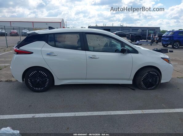 1N4CZ1CV6SC563576 2025 NISSAN LEAF White უკანა სალონის ხედი