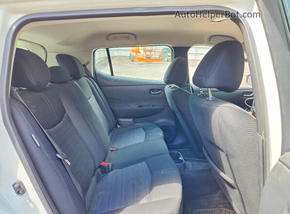 1N4CZ1CV6SC563643 2025 NISSAN LEAF Белый Вид задних сидений