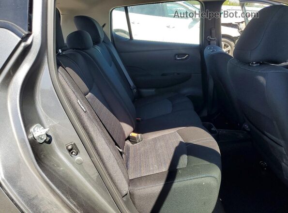 1N4CZ1CV7SC557656 2025 NISSAN LEAF Gray Widok tylnych siedzeń