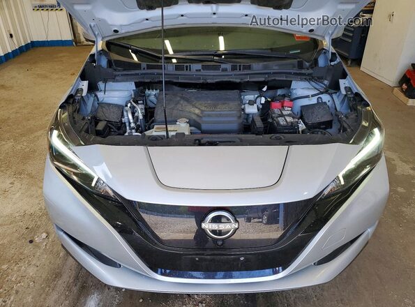 1N4CZ1CV9RC550010 2024 NISSAN LEAF Silver Widok wnętrza z tyłu