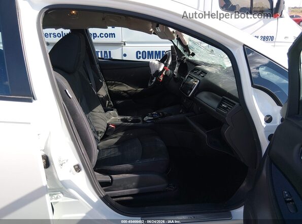 1N4CZ1CV9RC554154 2024 NISSAN LEAF White Front interior view