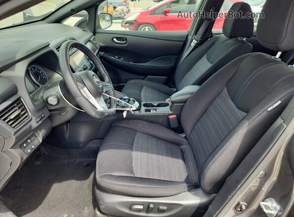 1N4CZ1CV9SC560851 2025 NISSAN LEAF Gray Vista interior delantera