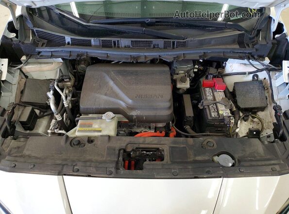 1N4CZ1CVXRC556947 2024 NISSAN LEAF White Вид задньої частини салону