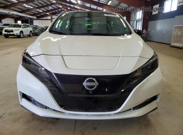 1N4CZ1CVXRC556947 2024 NISSAN LEAF White Вид спереду