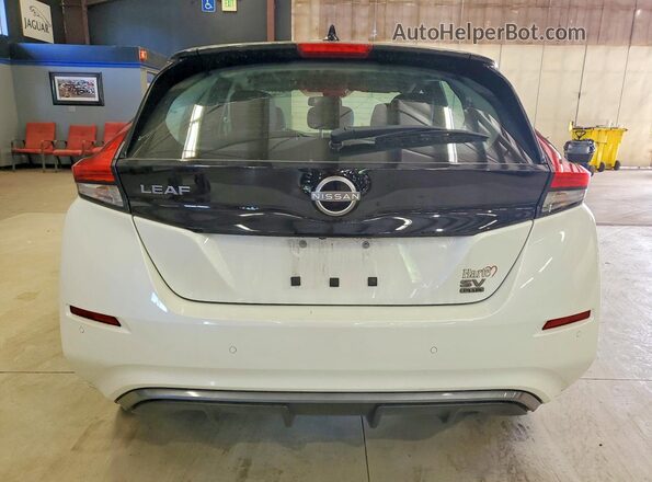 1N4CZ1CVXRC556947 2024 NISSAN LEAF White Вид ззаду