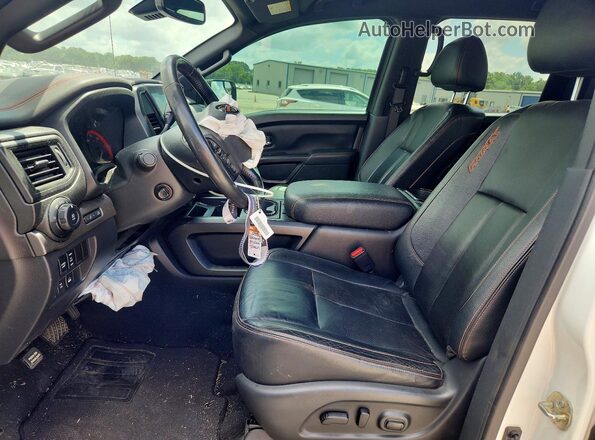 1N6AA1ED4LN511508 2020 NISSAN TITAN White Вид салону спереду