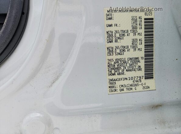1N6AA1EF1PN107797 2023 NISSAN TITAN White Շարժիչի բաժամունքի տեսք