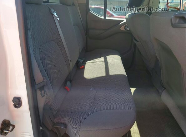 1N6AD0ER2EN754878 2014 NISSAN FRONTIER White Rear seats view