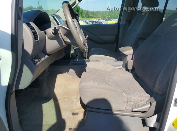 1N6AD0ER2EN754878 2014 NISSAN FRONTIER White Front interior view