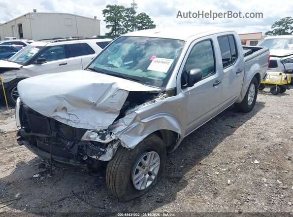 1N6AD0ER9JN733844 2018 NISSAN FRONTIER Silver Widok z przodu