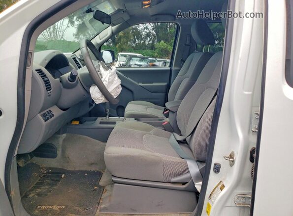 1N6AD0EV0JN747256 2018 NISSAN FRONTIER White Front interior view