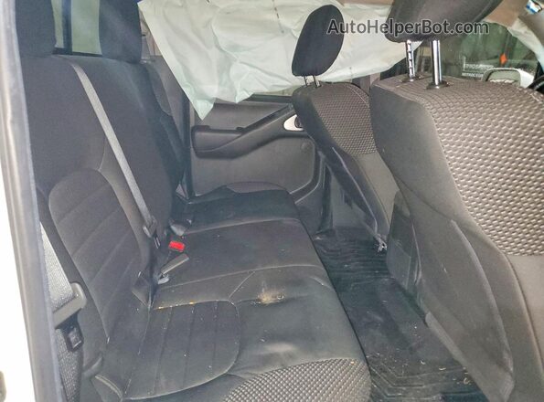 1N6AD0EV0JN768933 2018 NISSAN FRONTIER White Widok tylnych siedzeń