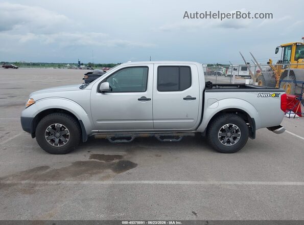 1N6AD0EV6JN739775 2018 NISSAN FRONTIER Silver Widok wnętrza 360 stopni