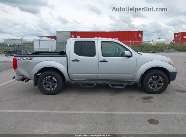 1N6AD0EV6JN739775 2018 NISSAN FRONTIER Silver Widok wnętrza z tyłu