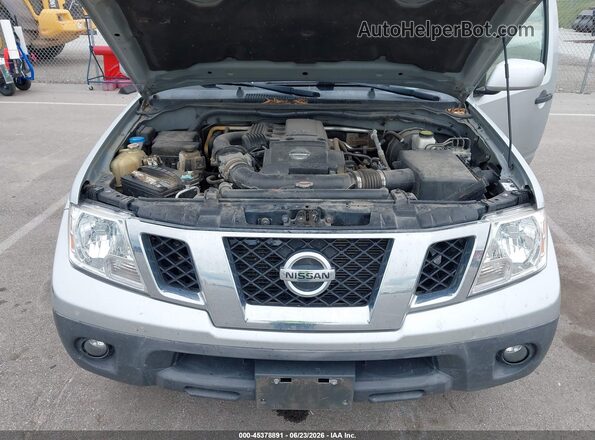 1N6AD0EV6JN739775 2018 NISSAN FRONTIER Silver Widok z tyłu