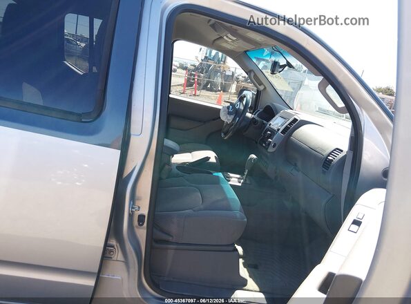 1N6AD0FR2HN734018 2017 NISSAN FRONTIER Silver Front interior view