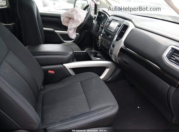 1N6BA1C41HN552838 2017 NISSAN TITAN XD Синий Вид салона спереди