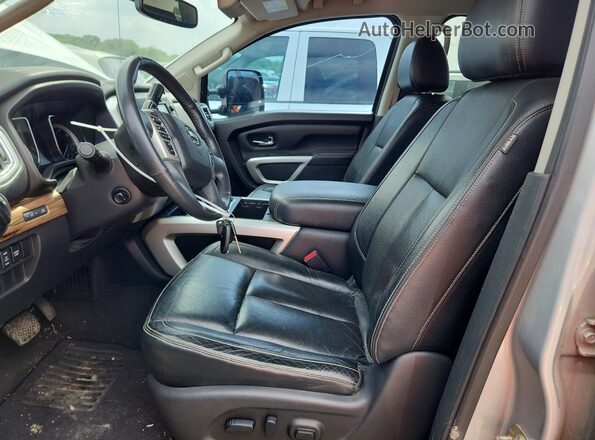 1N6BA1F23GN503326 2016 NISSAN TITAN Серый Вид салона спереди
