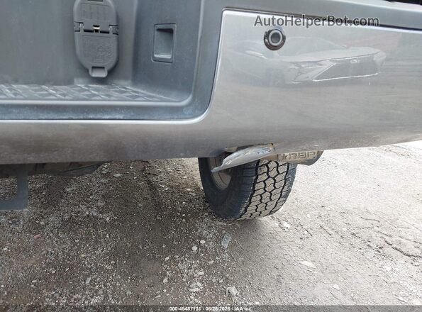 1N6BA1F43JN525660 2018 NISSAN TITAN XD Gray Widok z przodu