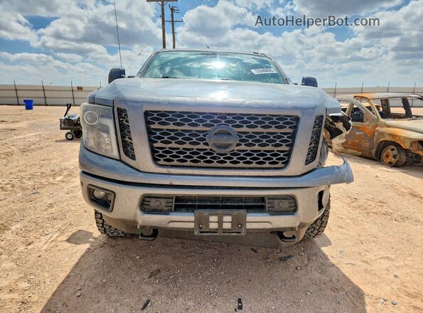 1N6BA1F46JN529458 2018 NISSAN TITAN Серый Вид спереди