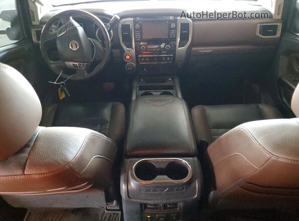 1N6BA1F47HN564228 2017 NISSAN TITAN Black Առջևի վահանակի տեսք