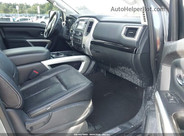 1N6BA1F48JN541062 2018 NISSAN TITAN XD Gray Vista interior delantera