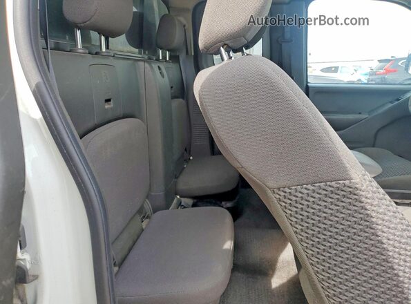 1N6DD0CU2JN755060 2018 NISSAN FRONTIER White Widok tylnych siedzeń