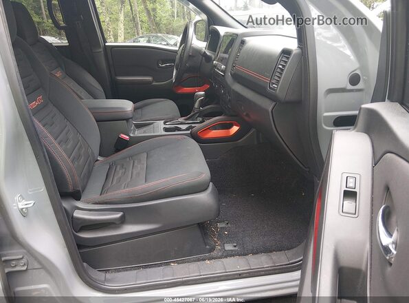 1N6ED1EK0RN618877 2024 NISSAN FRONTIER Light Blue Widok wnętrza z przodu