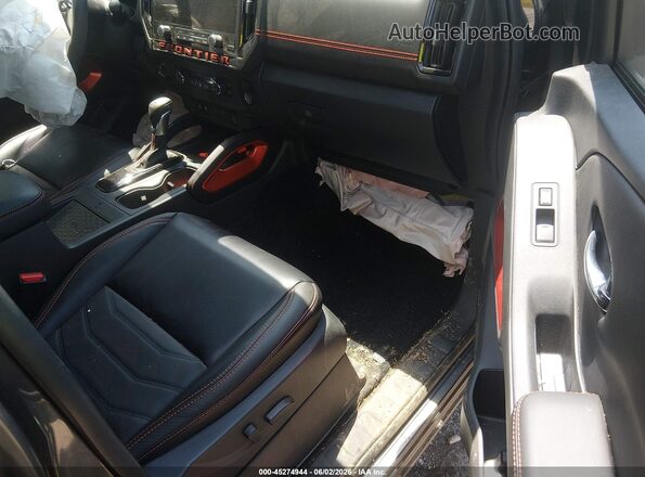 1N6ED1EK8SN653592 2025 NISSAN FRONTIER Gray Front interior view
