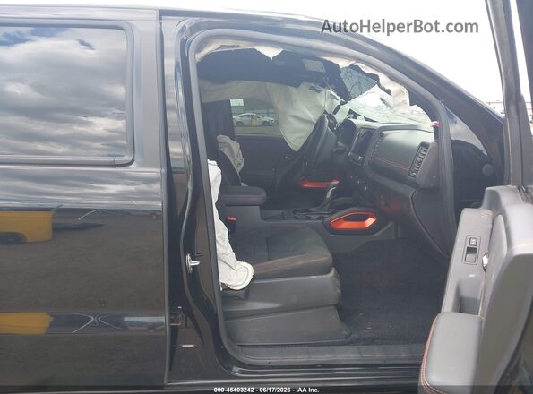 1N6ED1EK9RN629635 2024 NISSAN FRONTIER Черный Вид салона спереди