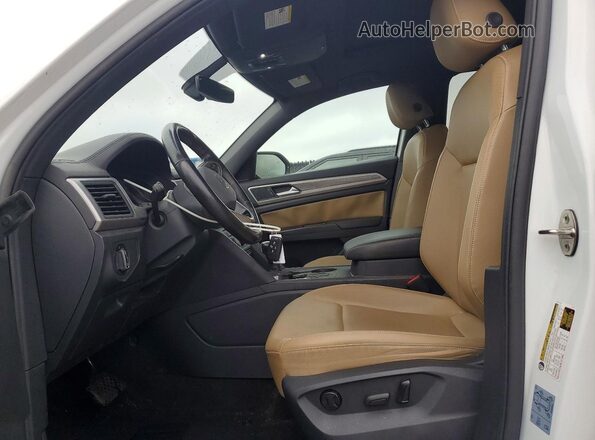 1V25E2CA4LC217186 2020 VOLKSWAGEN ATLAS White Widok wnętrza z przodu