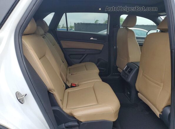 1V25E2CA4LC217186 2020 VOLKSWAGEN ATLAS White Widok wnętrza z tyłu