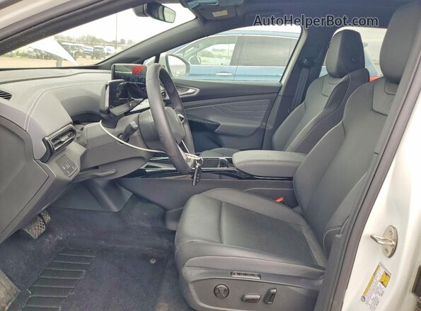 1V25MPE85PC030426 2023 VOLKSWAGEN ID.4 White Front interior view