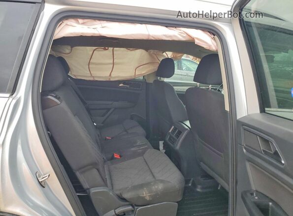 1V2AP2CA1JC547924 2018 VOLKSWAGEN ATLAS Silver Rear interior view